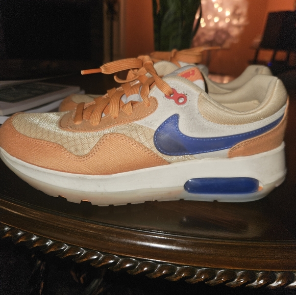 Sneakers - Picture 2 of 3